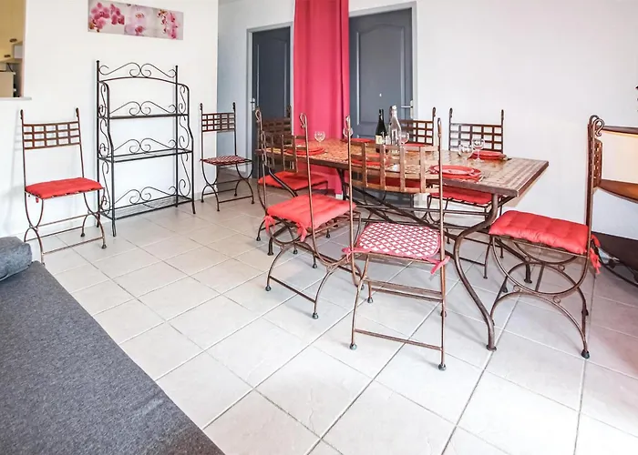 In With Swimming Pool Tatil Evi Grospierres