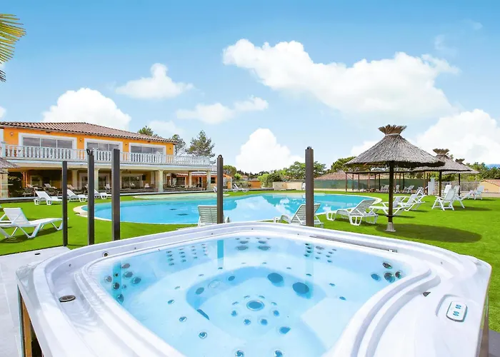 In With Swimming Pool * Grospierres